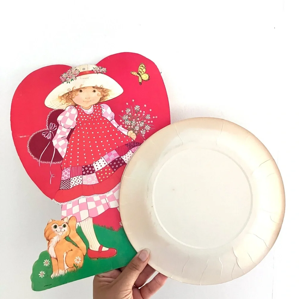 Vintage 80’s Valentine’s Day paper decoration & party plates set
